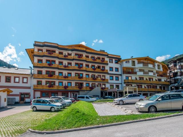 auenansicht-hotel-parkplat-jufa-alpenhotel-saalbachb92a9a80-eac