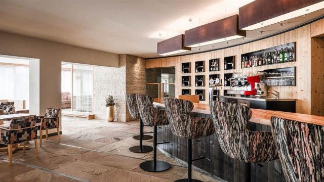 falkensteiner-hotel-sonnenparadies-bar.jpg