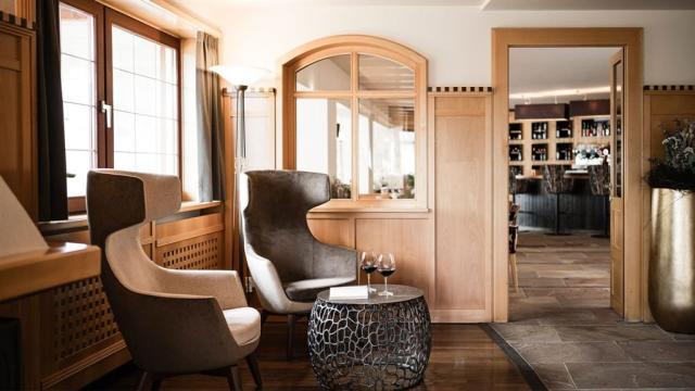 falkensteiner-hotel-sonnenparadies-lounge-bereich.jpg