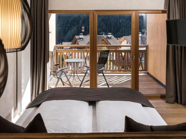 suite-panoramica-falkensteiner-hotel-spa-falkensteinerhof_stand