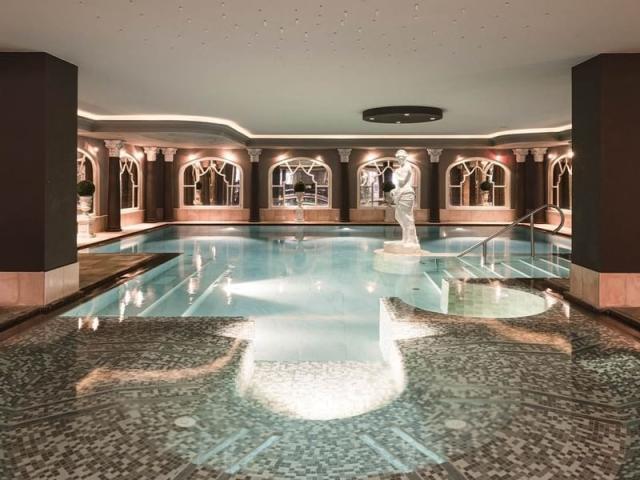 piscina-interna-del-falkensteiner-hotel-spa-falkensteinerhof_st