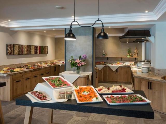 restaurante-at-falkensteiner-hotel-spa-falkensteinerhof_standar