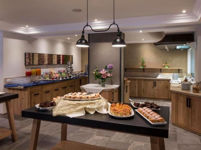 restaurante-at-falkensteiner-hotel-spa-falkensteinerhof_standar