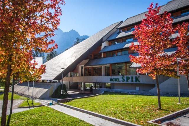 Spik autumn entrance.jpg