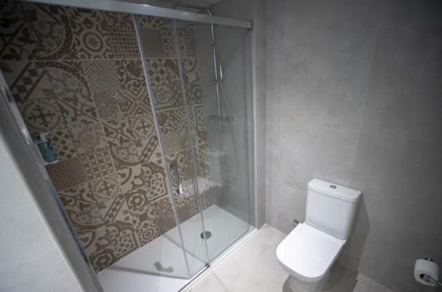 hotel-don-juan-tossa---bathroom-deluxe-03