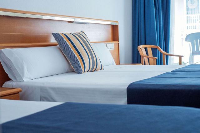 Hotel-Don-Juan-Tossa-Room-Standard-Triple-05