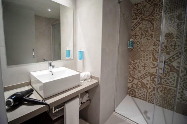 AChotel-don-juan-tossa--habitacion-muestra-03
