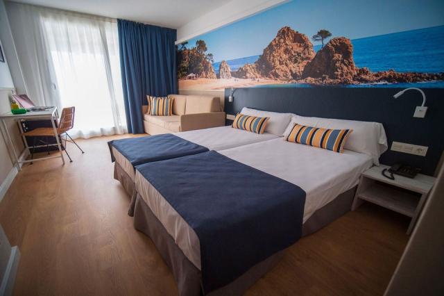 Hotel-Don-Juan-Tossa-Room-Superior-Quadruple-Closed-Sofa-22