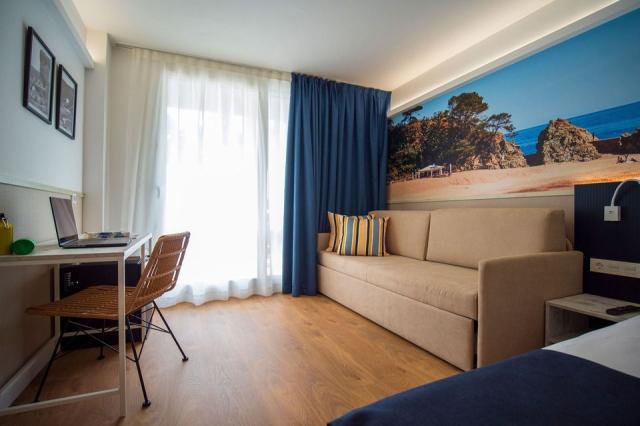 Hotel-Don-Juan-Tossa-Room-Superior-Quadruple-Closed-Sofa-24