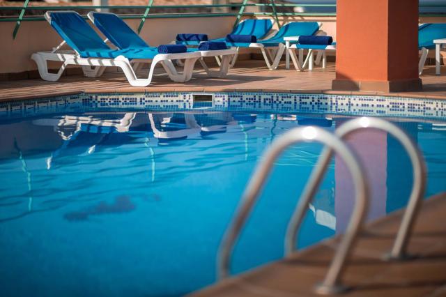 piscina-relajacion-solarium-royalsunsuites363
