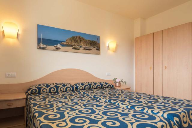 royalsunsuites-holidays-room-beach886