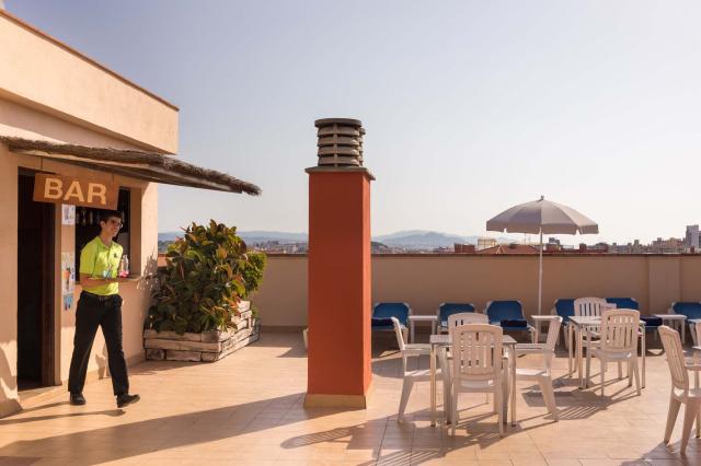 bar-piscina-royalsunsuites-sol515