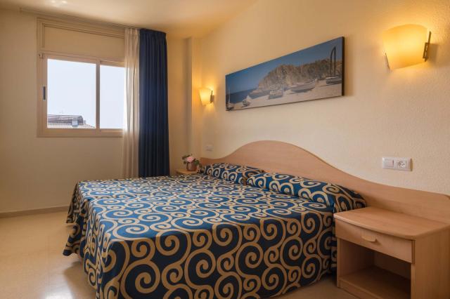 bed-royalsunsuites-comfy608