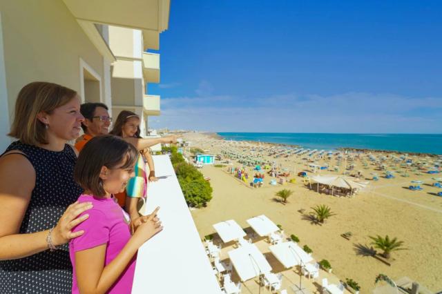 1639407971_fotogallery-05-hotel-rimini-camere-vista-mare