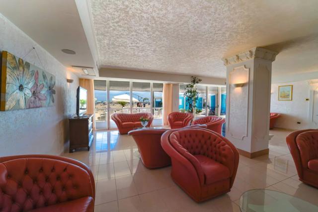1639407973_fotogallery-08-hotel-rimini-vista-mare-accoglienza
