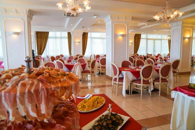 1639407975_fotogallery-11-hotel-rimini-ristorante-panoramico-vi