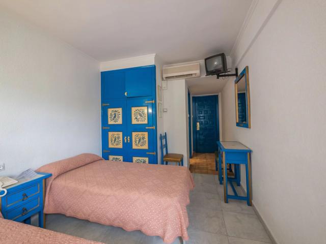 1716464454_05_Standard-Room.thigh
