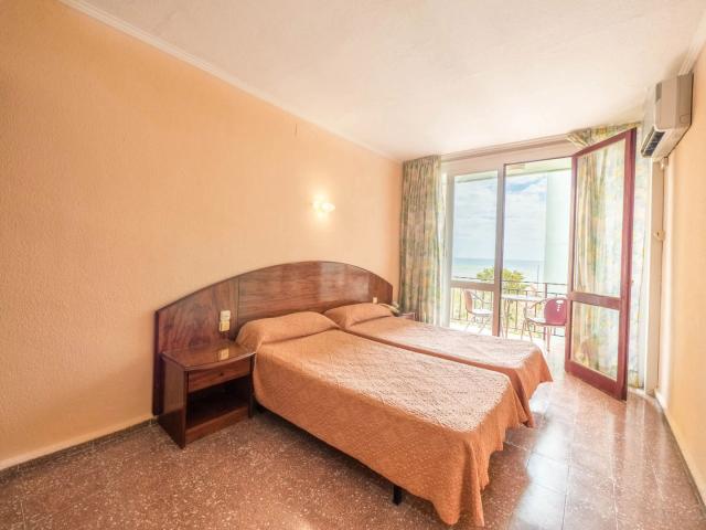 1716464456_06_Standard_Double_Room.thigh