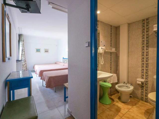 1716464458_08_Standard_Familiar_Room.thigh