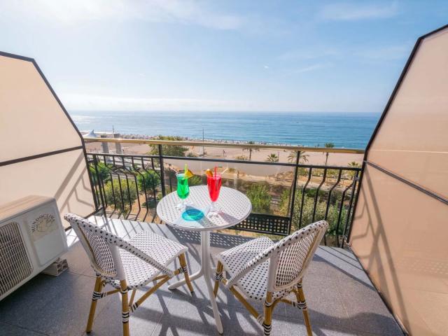 1716464450_01_Seafront View Room.thigh