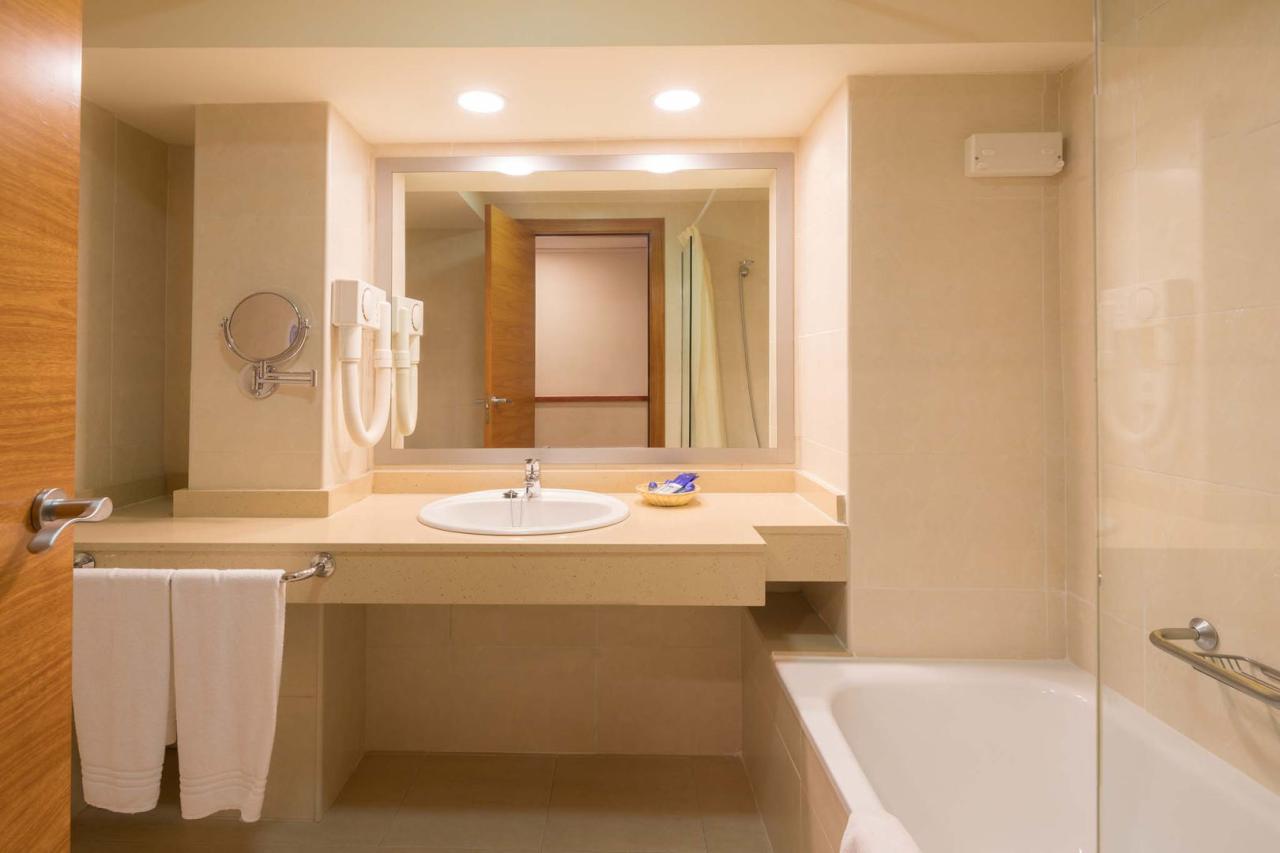 calella-palace-bathroom368