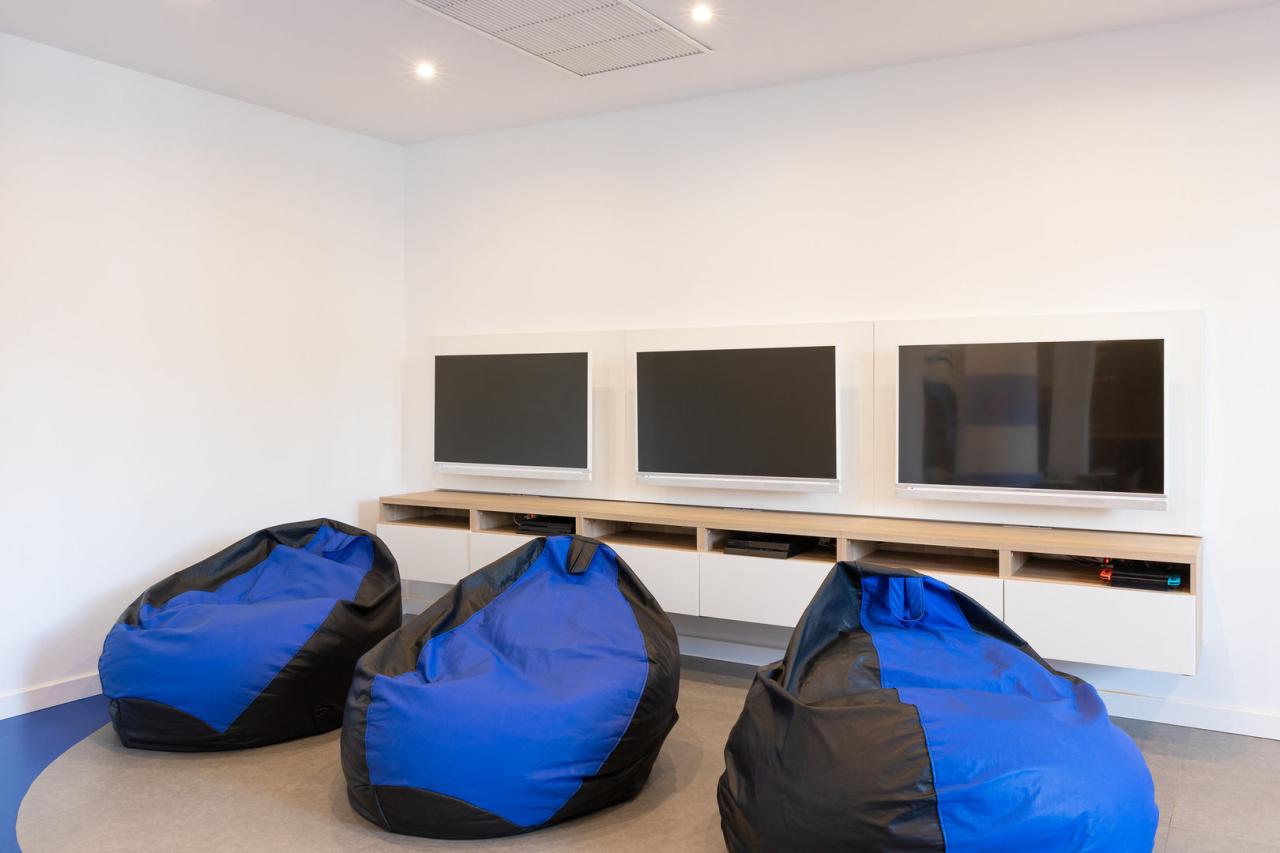 htopcalellapalace-teen-room409
