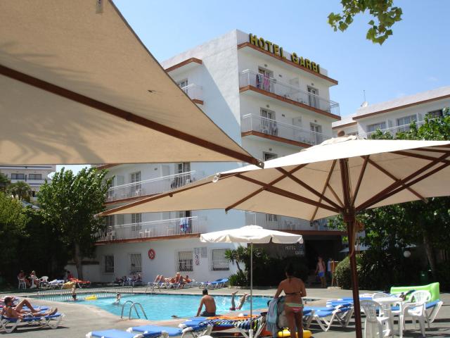 04 Hotel Garbi piscina
