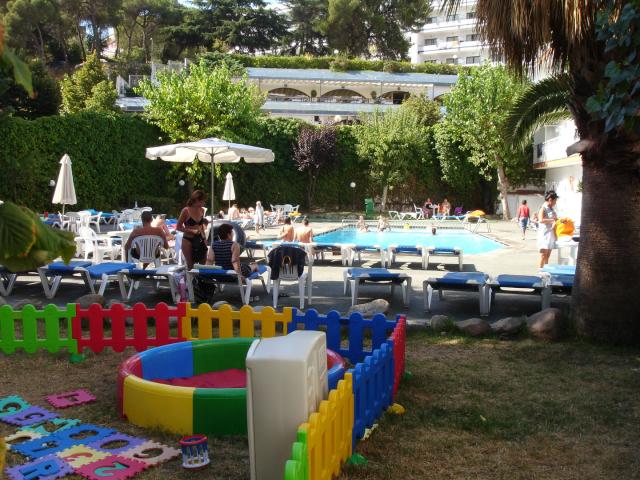 03 Hotel Garbi piscina