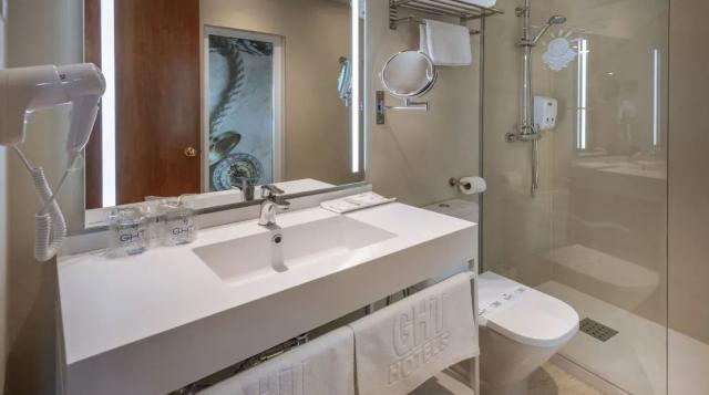 habitacio-bany-hotel-maritim-calella-44