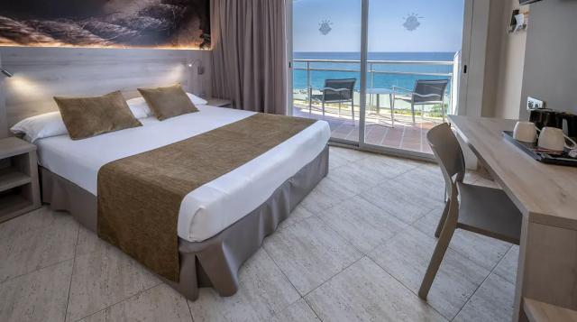 ght-habitacio-hotel-maritim-calella-04-1752474639