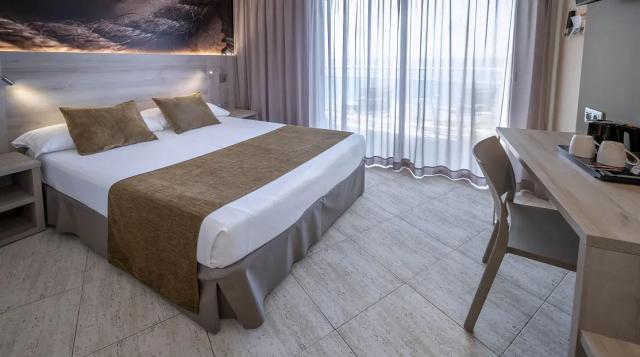 ght-habitacio-hotel-maritim-calella-05-1752474640