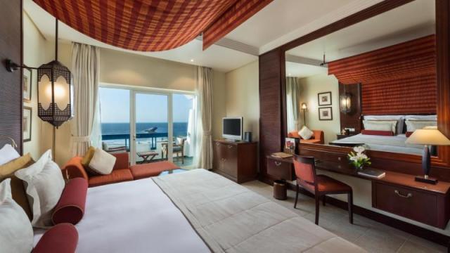 9-Deluxe-Room-2.jpg