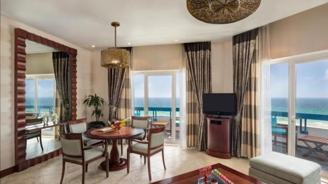 13-Deluxe-Suite-Dining-room.jpg