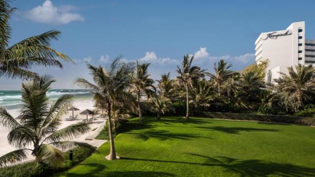 2-Hotel-exterior-and-the-Beach.jpg