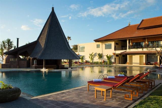 sadara_boutique_pool_.jpg
