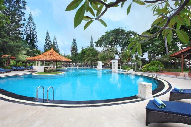 11-Pool2.jpg