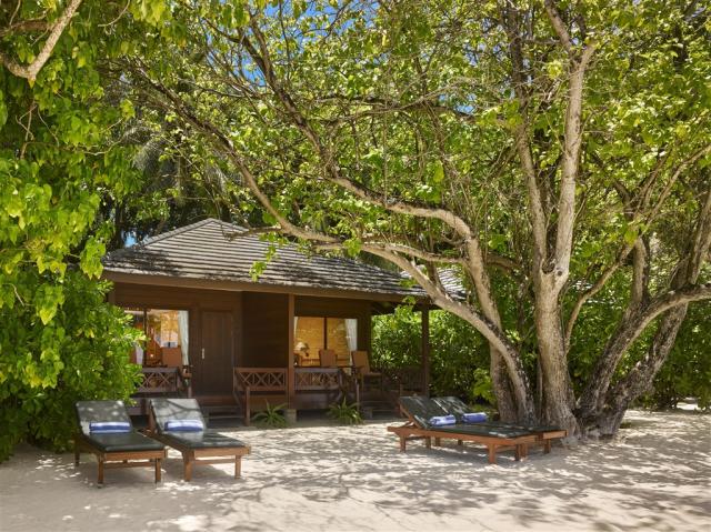Royal Island - Beach Villa - Exterior - 4K.jpg