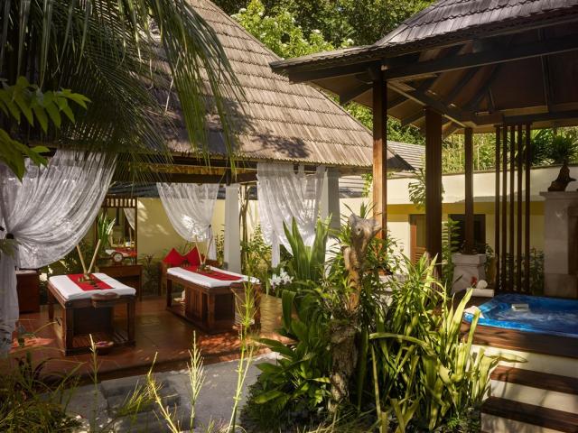 Royal Island - Araamu Spa - Room - 4K.jpg