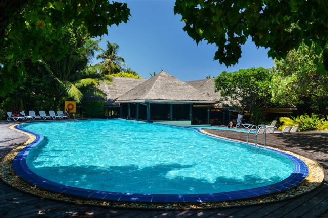Pool with Bar.jpg