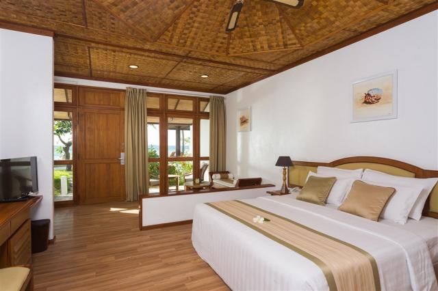 BM_Standard Beachfront Room 07.jpg