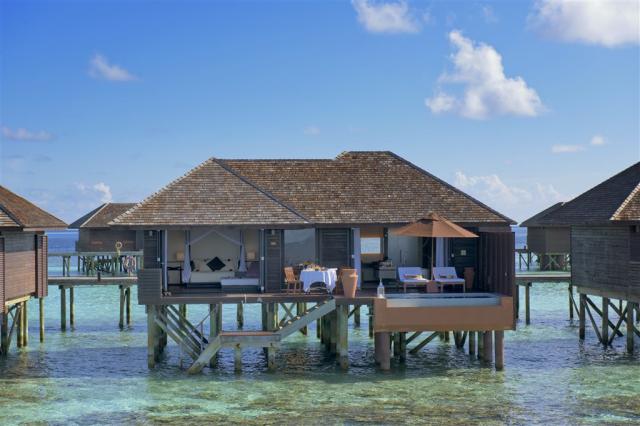 LB_DeluxeWaterVilla-1 (1).jpg