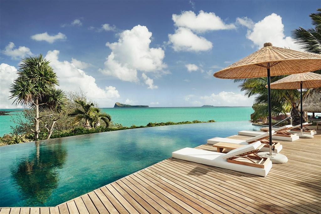 PCBH Peninsula Pool _ Piscine Peninsula 5.jpg