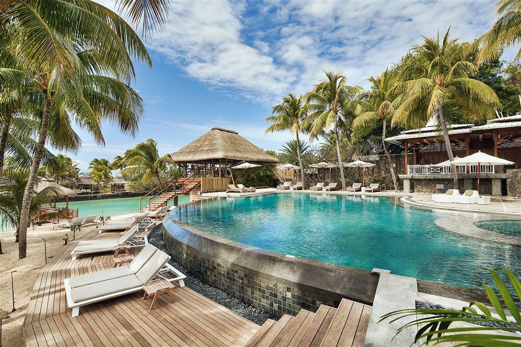 PCBH Main Pool _ Piscine principale 3.jpg