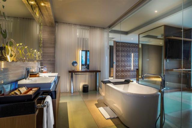 nikko_bali_benoa_bathroom.jpg