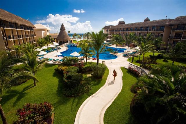 Catalonia Riviera Maya-Jardines.jpg