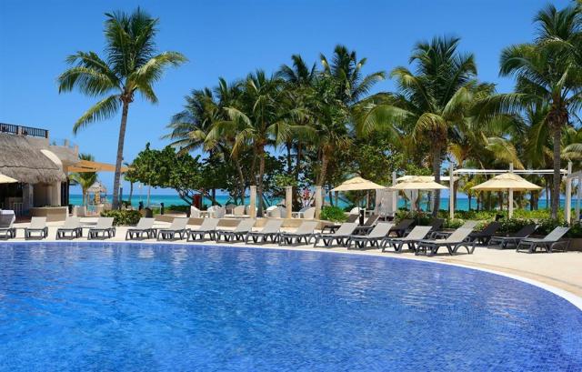 Catalonia-Playa-Maroma-Pool-3-extended.jpg