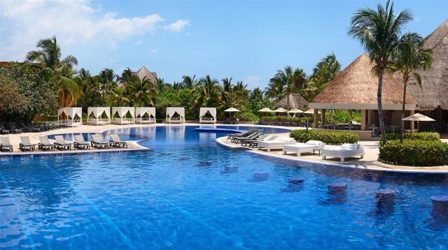 Catalonia-Playa-Maroma-Pool-5-extended.jpg