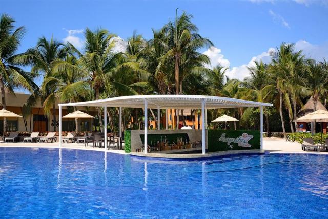 Catalonia-Playa-Maroma-Poolbar-swimup-extended.jpg