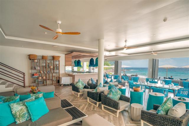 CaranaBeach Bar 002.jpg