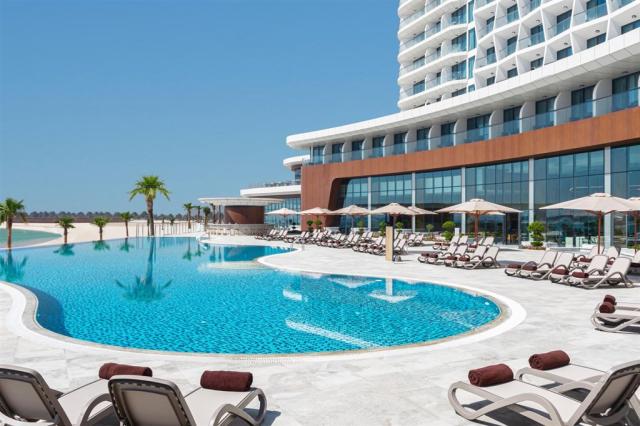 RKTMAHX_Infinity-Pool-&-Pool-Deck.jpg